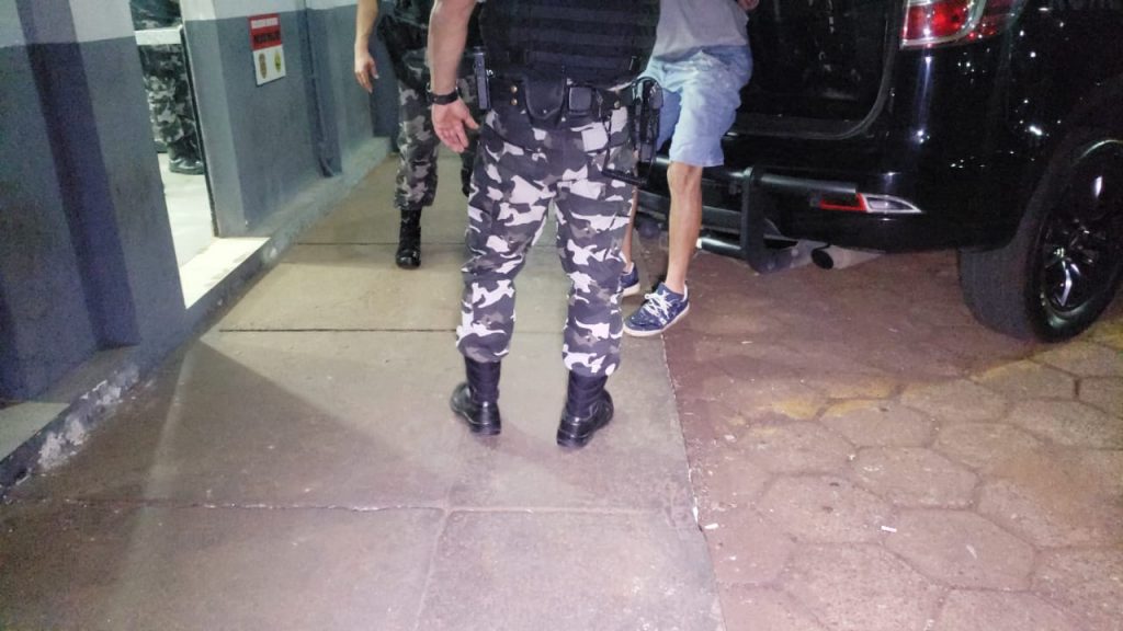 Homem é detido com potes com maconha na Vila Tolentino