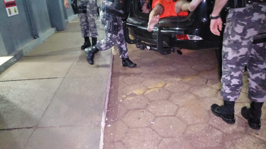 Homem é detido acusado de violência doméstica, no Centro