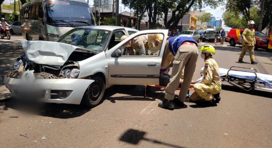 Forte colisão é registrada na Rua Recife; homem ficou ferido