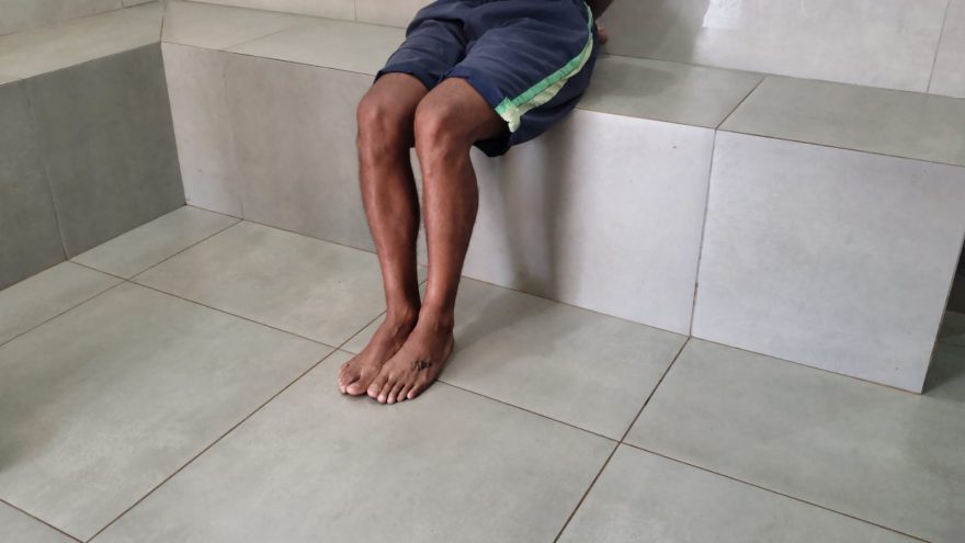 Menina de 14 anos pede ajuda da Polícia após homem mostrar as partes íntimas na rua