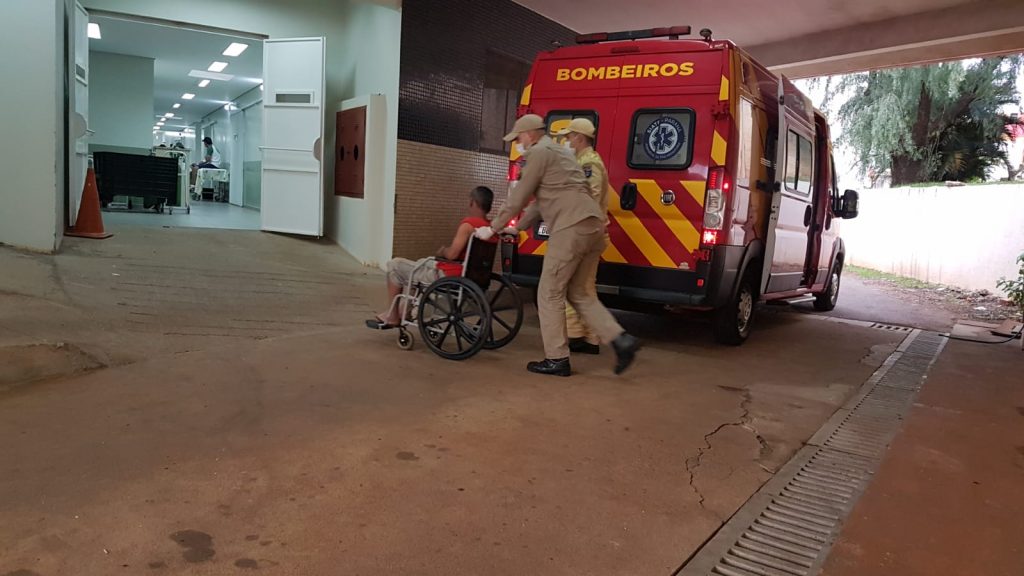 Homem cai de bicicleta no Pioneiros Catarinenses