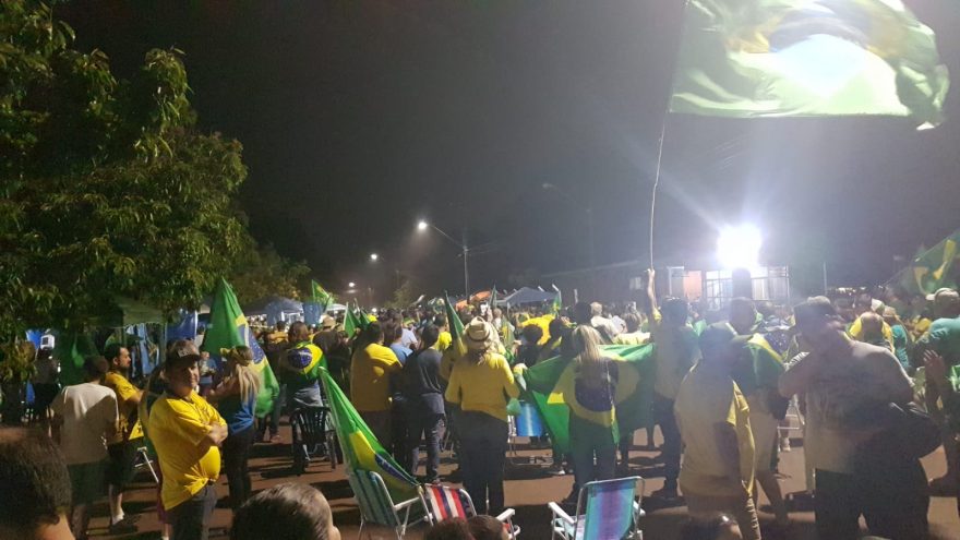 Manifestação a pedido de “SOS Forças Armadas” segue em Cascavel