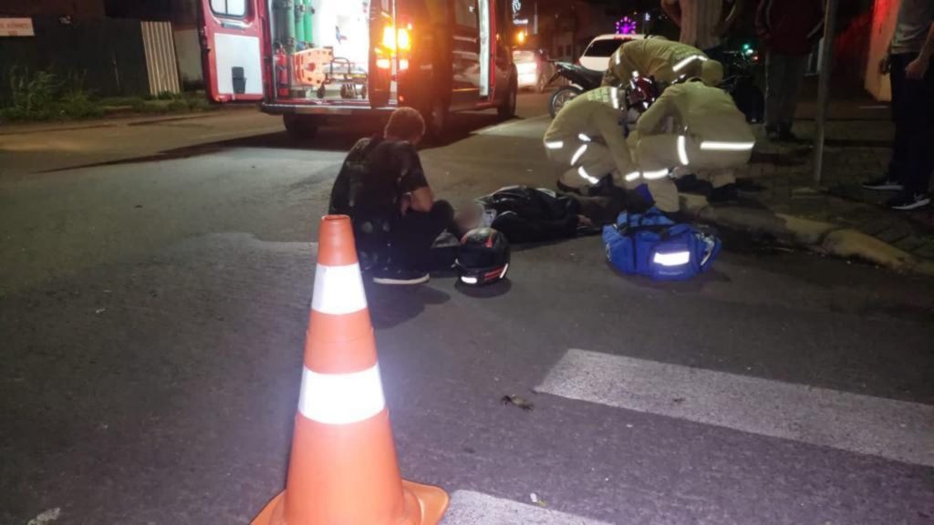 Colisão de trânsito no Centro deixa homem ferido