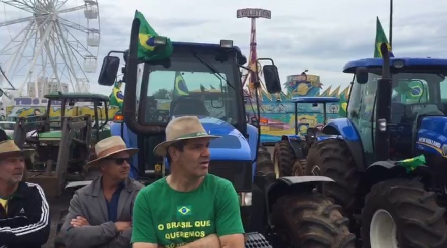Manifestantes fazem novo “tratoraço” em Cascavel
