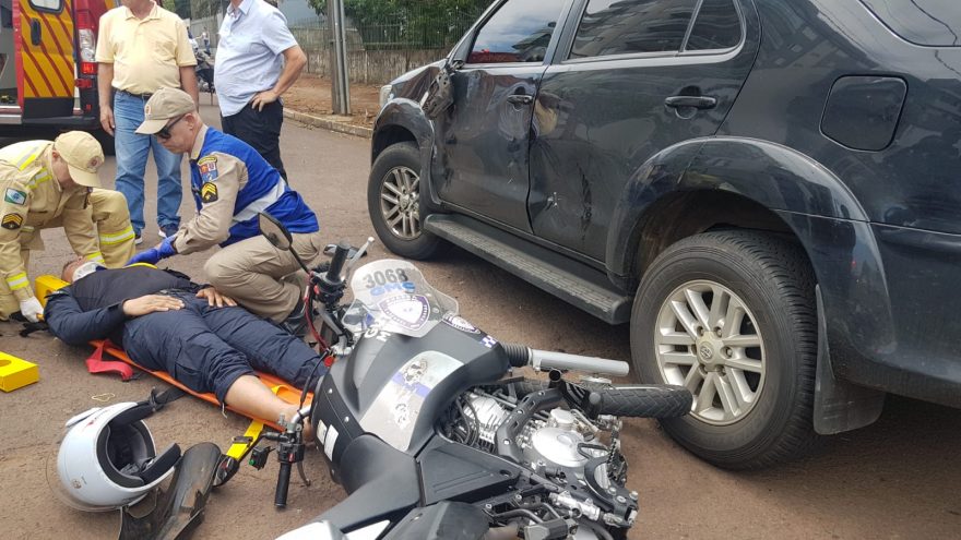 Com moto da Guarda Municipal, servidor se envolve em acidente e é socorrido pelo Siate
