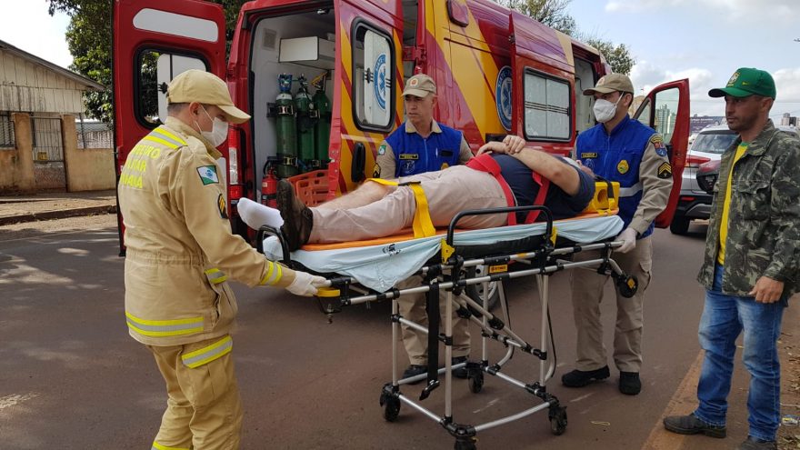 Motociclista fica ferido após acidente de trânsito em frente ao Ciro Nardi