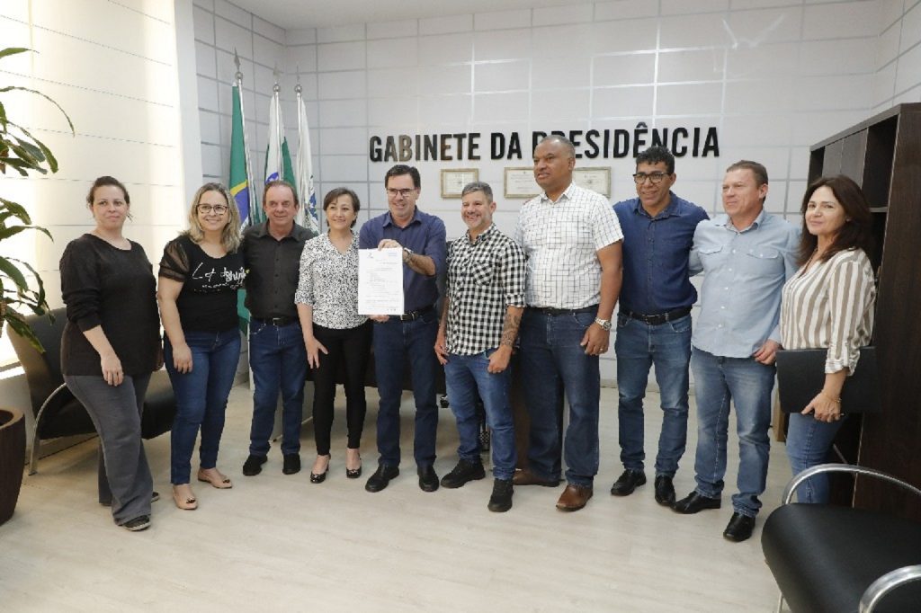 Lei Orçamentária Anual 2023 é protocolada na Câmara de Vereadores