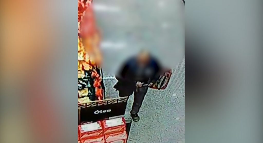 Tentativa de furto é flagrada por câmera de segurança de mercado
