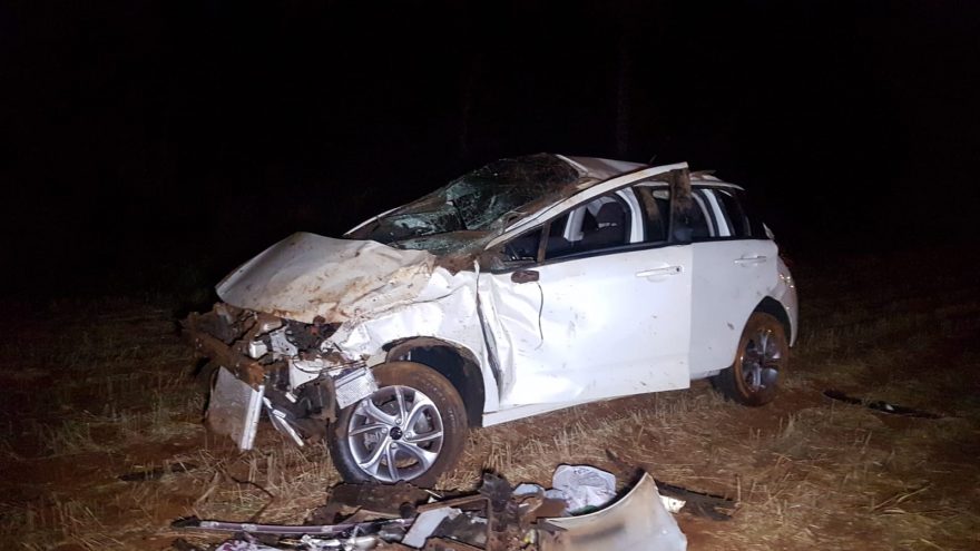 Homem fica ferido ao capotar carro na BR-277