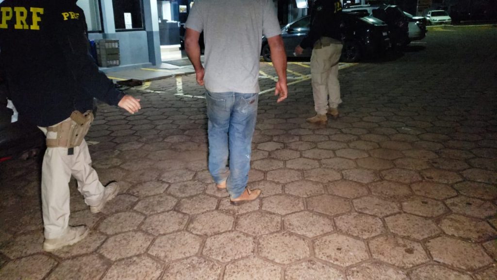 PRF prende condutor embriagado após acidente na BR-277, em Guaraniaçu