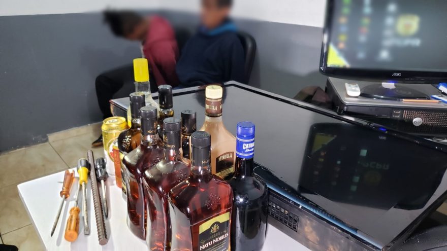 Festa cancelada! dupla é detida com bebidas, salame e televisor furtados de bar no Consolata