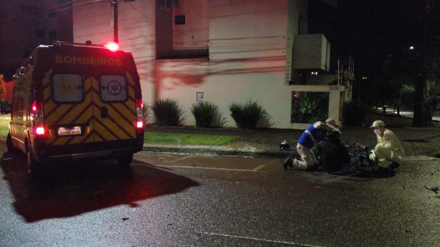 Motociclista sofre fratura na clavícula após colisão de trânsito no Bairro Claudete