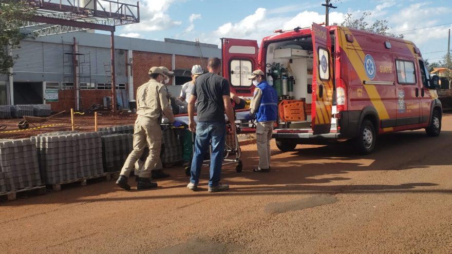 Trabalhador se fere ao sofrer queda em obra