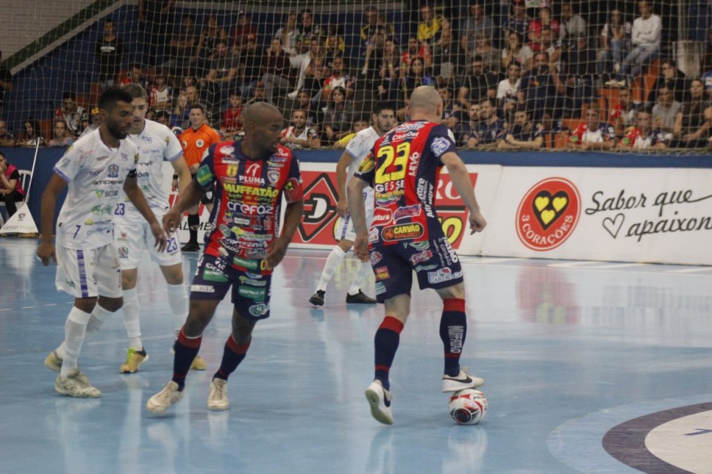 Cascavel Futsal goleia Ampére e carimba vaga para semifinal da Série Ouro