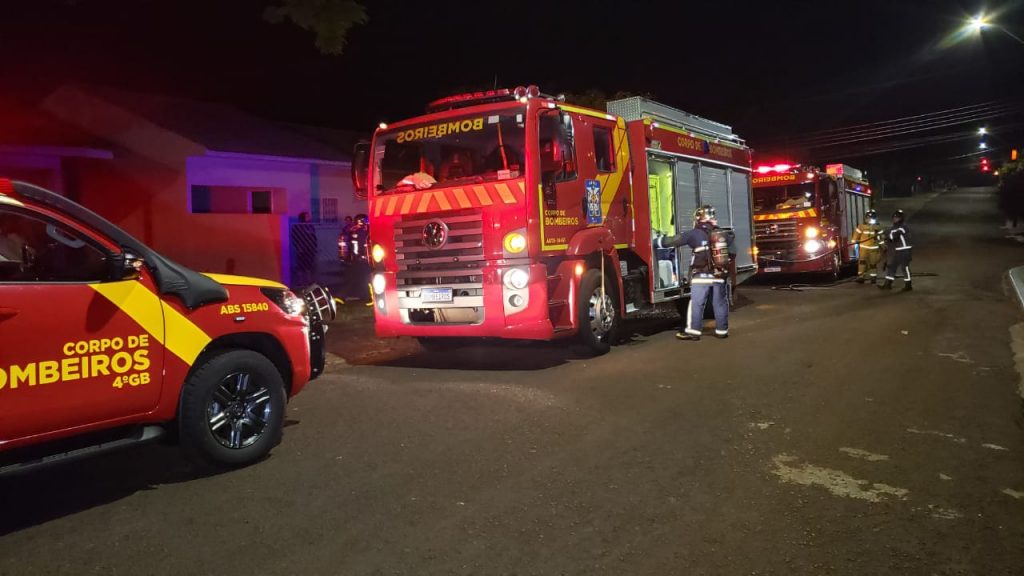 Morador ateia fogo em colchão e mobiliza Corpo de Bombeiros ao Nova York