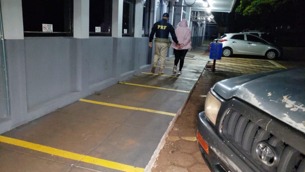 Mulher pega carona via aplicativo e acaba detida com 50 kg de maconha em Cascavel