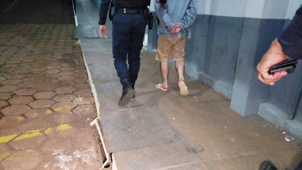 Motociclista embriagado tenta fugir de abordagem da GM, mas acaba detido e levado à delegacia
