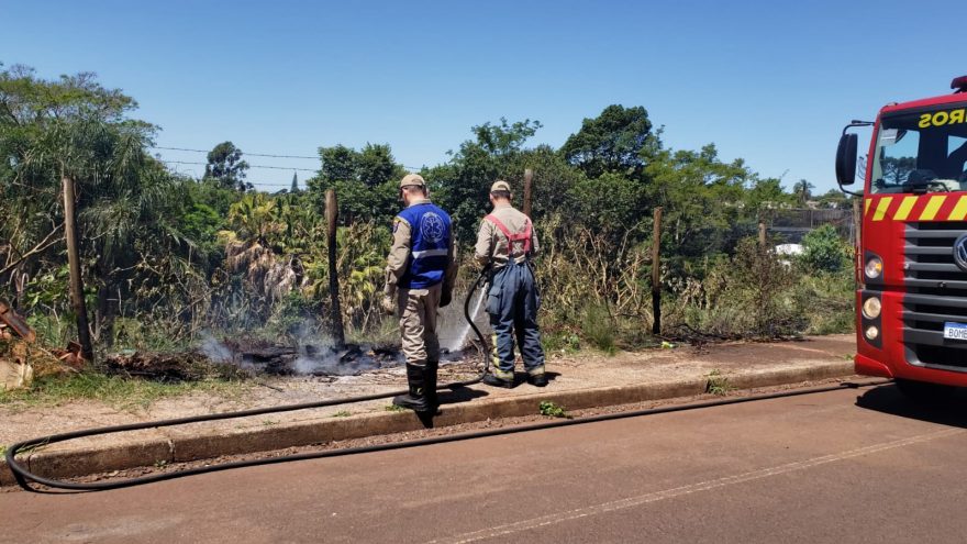 Fogo em entulhos se espalha para vegetação e causa transtornos às margens da PRc-467