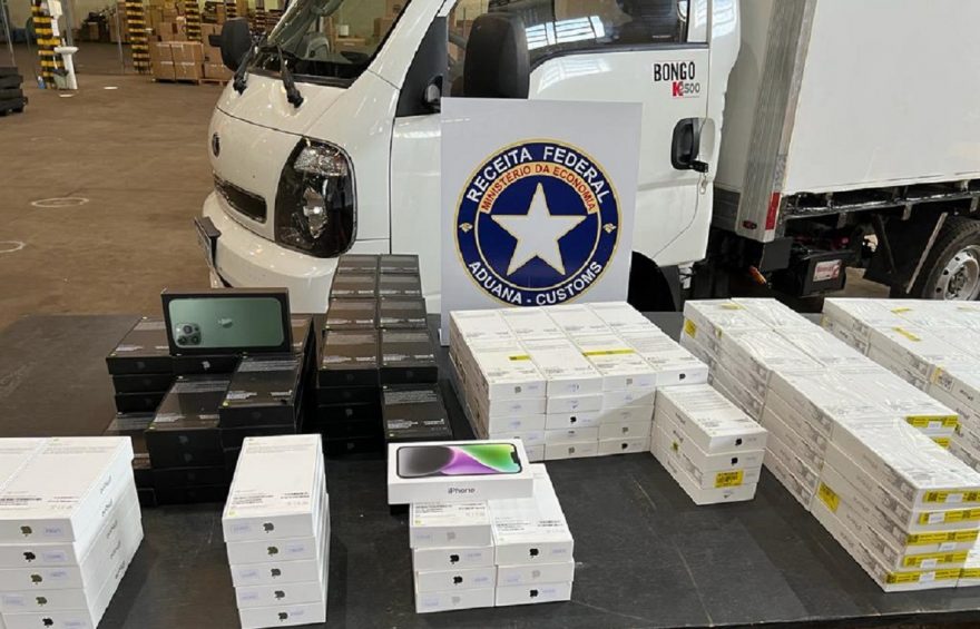Receita Federal de Cascavel e Aduana de Foz apreendem caminhão com R$ 2 milhões em mercadoria