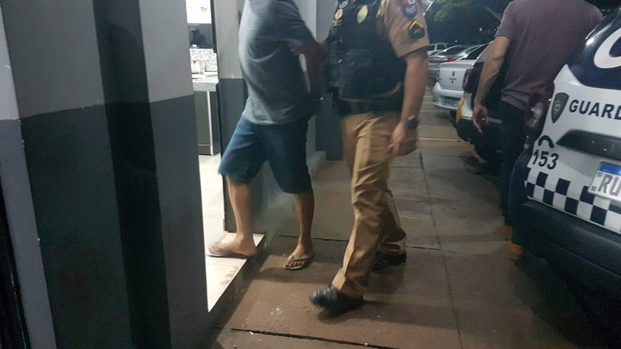 Golf, HB20 e 100g de cocaína são apreendidos e casal é detido em ação contra o tráfico de drogas em Cascavel