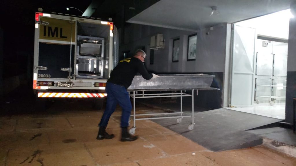 Corpo de vítima de grave acidente de moto na BR-369 chega ao IML; mulher ainda não foi identificada