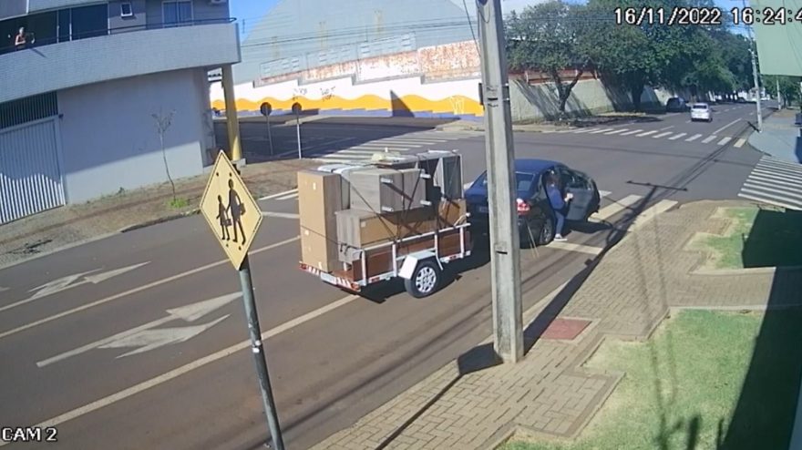 Mulher acusa suposta colega de quarto de ter furtado os móveis do apartamento