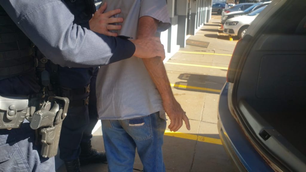 Quintou! Idoso é detido embriagado no Universitário