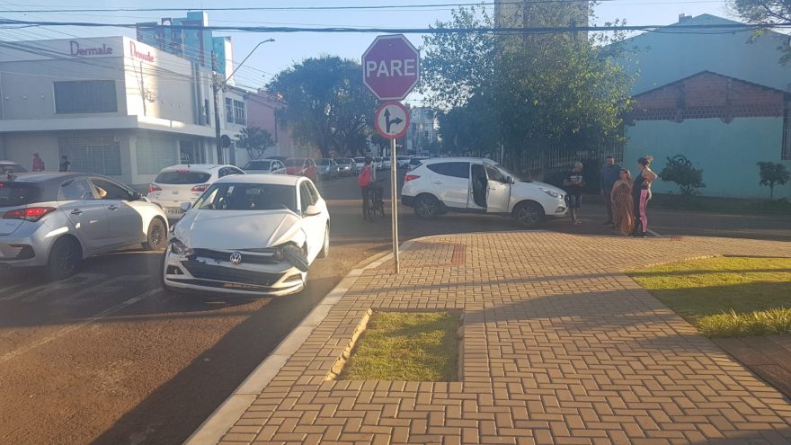 Golf e IX35 colidiram na Região Central