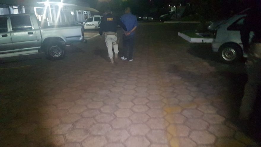 Casal é detido pela PRF com maconha escondida em veículo, em Cascavel