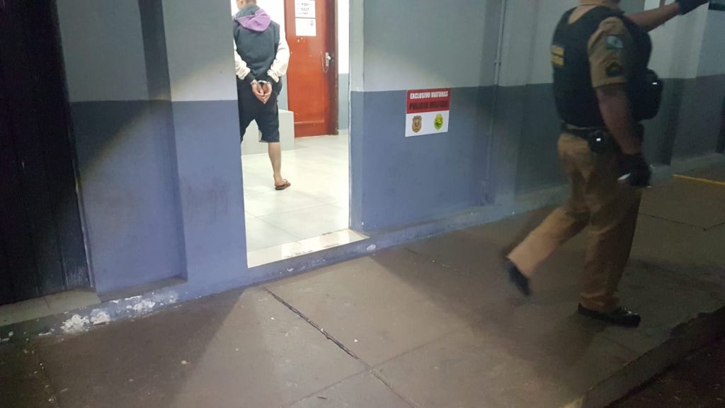 Homem é detido pela PM por porte irregular de arma de fogo, no Melissa