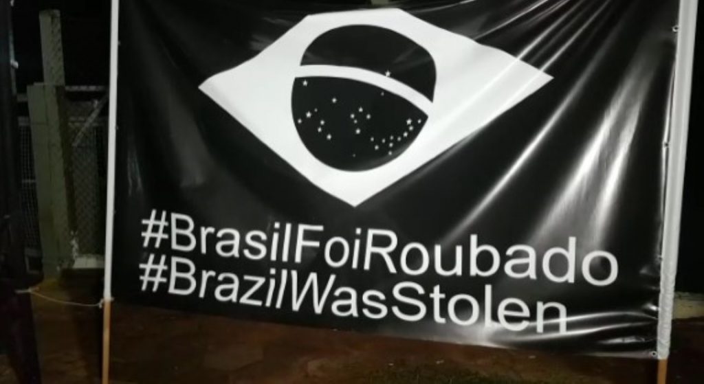 #BrasilFoiRoubado relatam manifestantes de Cascavel