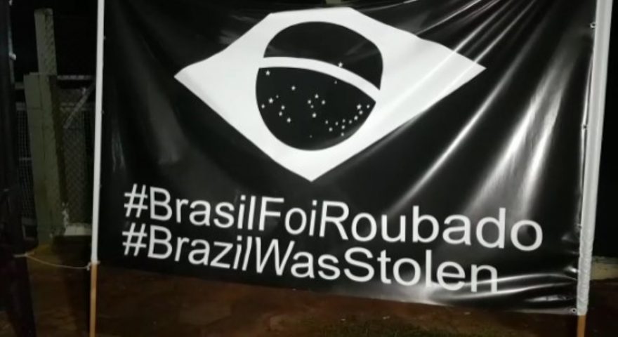 #BrasilFoiRoubado relatam manifestantes de Cascavel