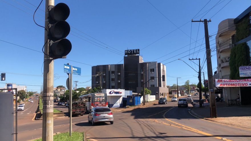 Semáforos da Avenida Carlos Gomes com Rua Rio da Paz ficam instáveis