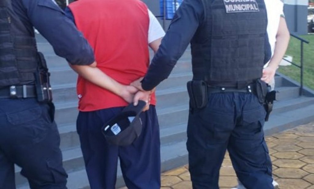 Delegacia da Mulher detém indivíduo com mandado de prisão em aberto