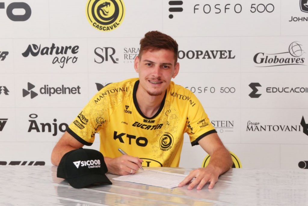 FC Cascavel acerta contratação de zagueiro que passou pelo Palmeiras