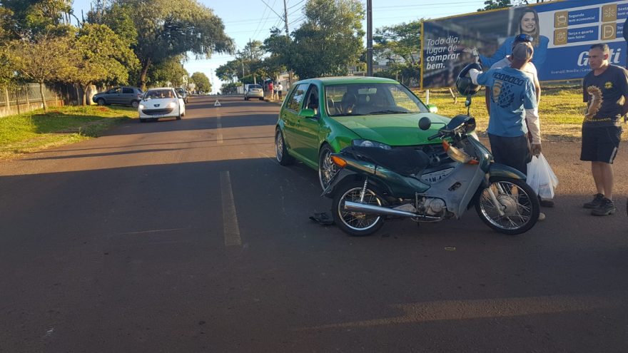Motociclista fica ferida após colisão no Santa Felicidade