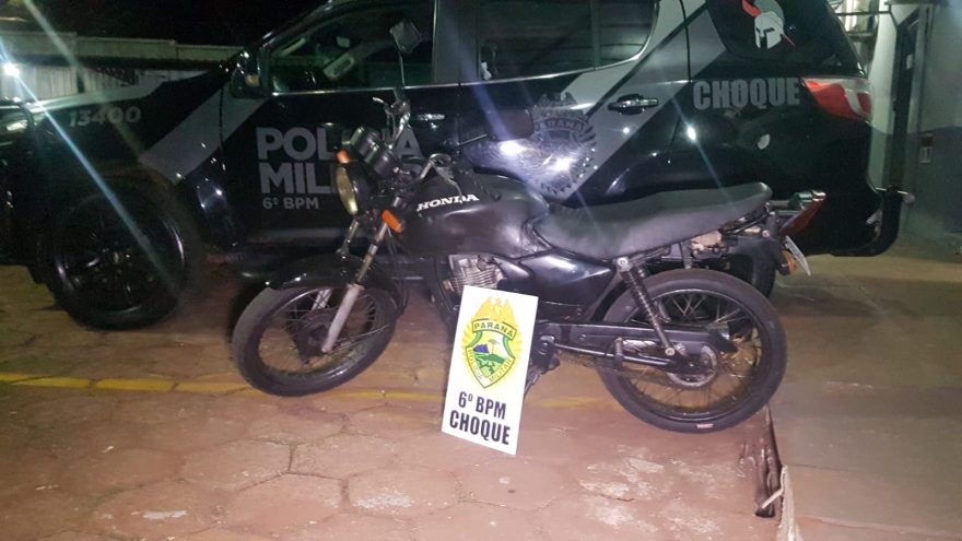Jovem com motocicleta irregular é levado para a Delegacia