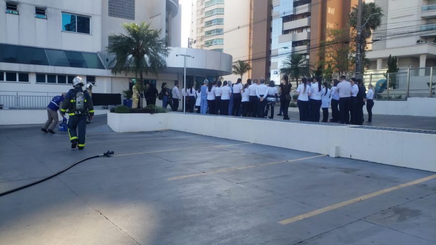 Corpo de Bombeiros realiza treinamento para evacuação em Hospital no Centro