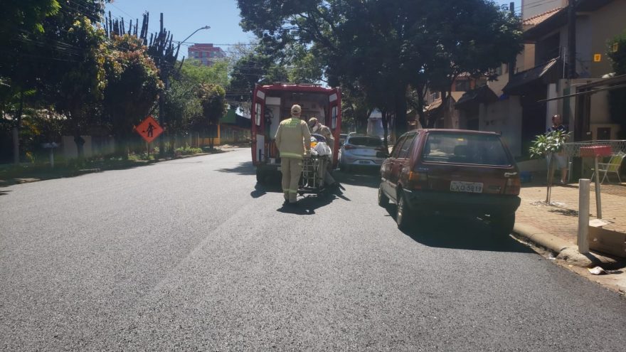 Homem cai de escada e sofre luxação no ombro no Coqueiral