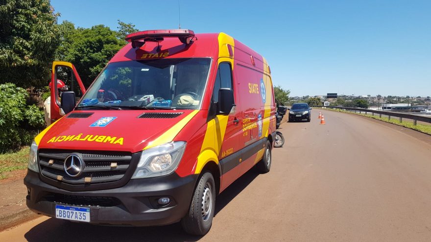 Adolescente fica ferido após acidente entre bike e moto
