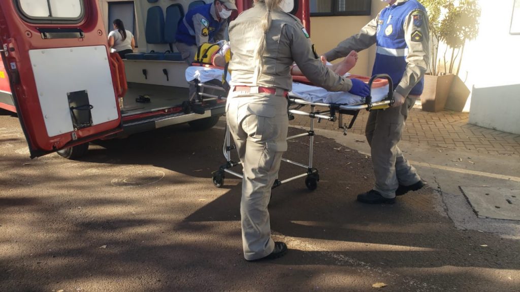 Após queda, mulher sofre contusão no tórax