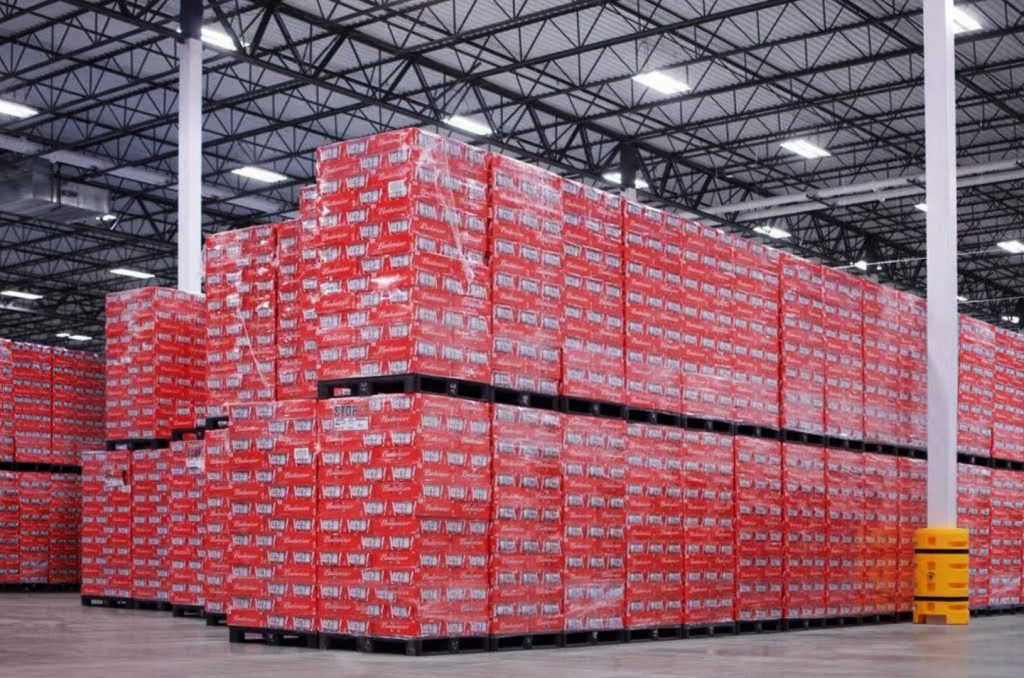 Proibida de vender cerveja na Copa do Mundo, Budweiser premiará campeão com o estoque