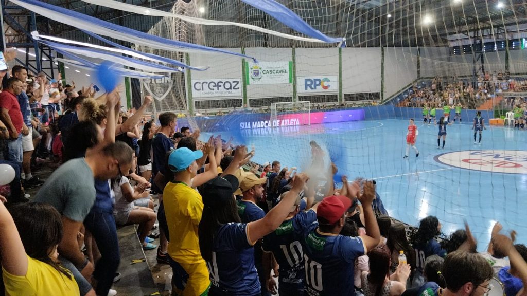 Com Ginásio da Neva lotado, Stein enfrenta Taboão Magnus na final da LFF