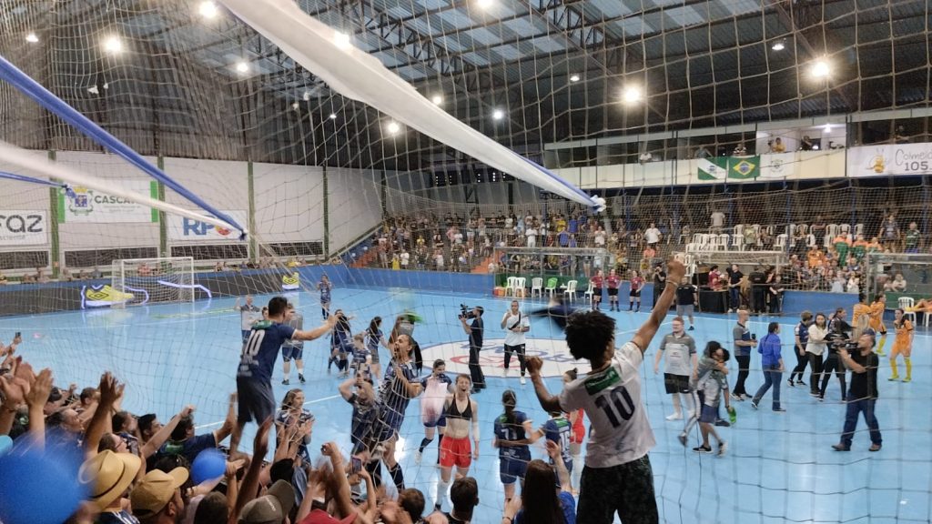 Após vencer por 7 a 1, Stein Futsal é campeão da primeira Liga Feminina de Futsal