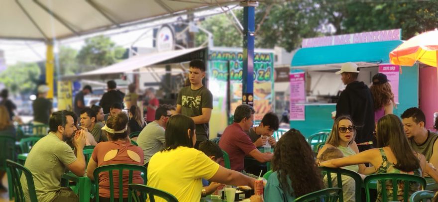 Feira do Teatro é opção cultural, gastronômica e de lazer neste domingo