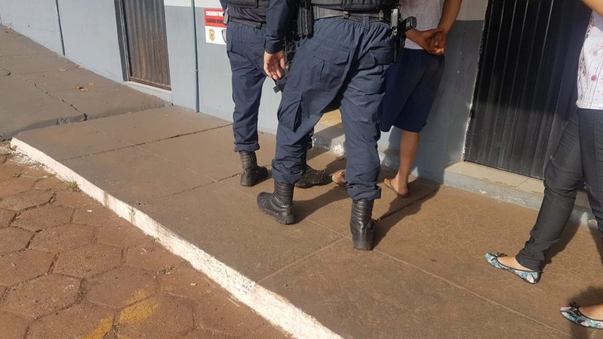 Filhos presenciam pai ameaçando a mãe de morte e o denunciam