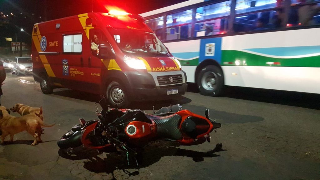Motociclista sofre fratura no ombro em acidente de trânsito no Jardim Alvorada