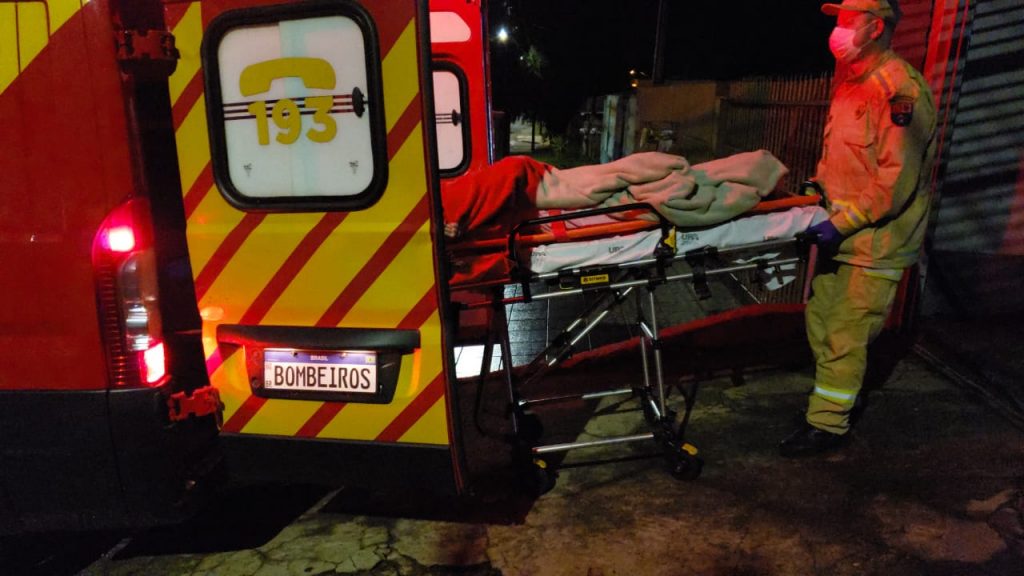 Idosa de 88 anos tem suspeita de fratura após cair da cama, no bairro Floresta