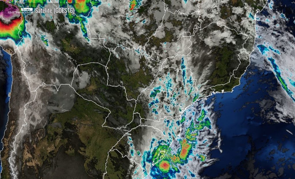 Frente fria deixa clima instável e traz chuva à Cascavel