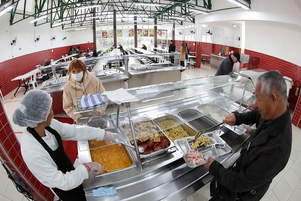 Hoje tem Carne Suína ao Molho Roti no Restaurante Popular; confira o cardápio